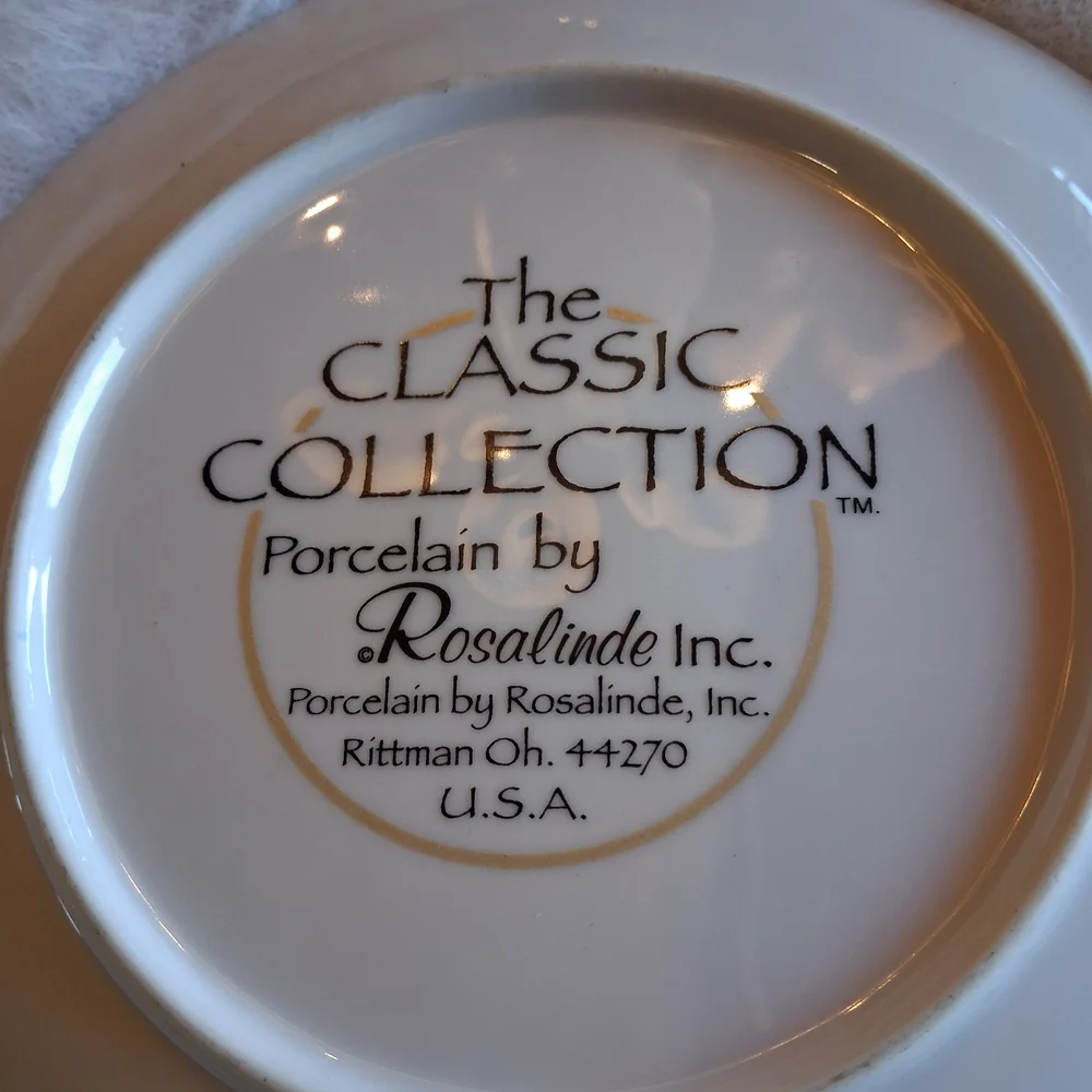 Decorative Dog Plate with Gold Rim